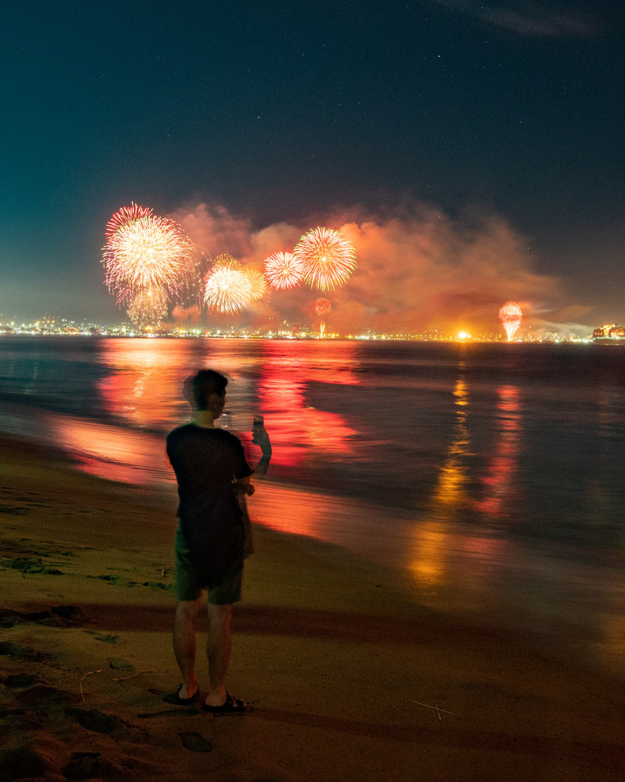 Cada año nuevo, Manzanillo se ilumina con un espectáculo que asombra a turistas y locales Image