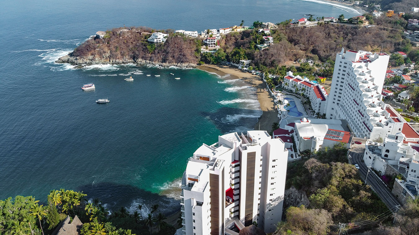 Playa La Audiencia, llamada así porque en 1531 el entonces virrey de España sostuvo una audiencia con la población local. Image