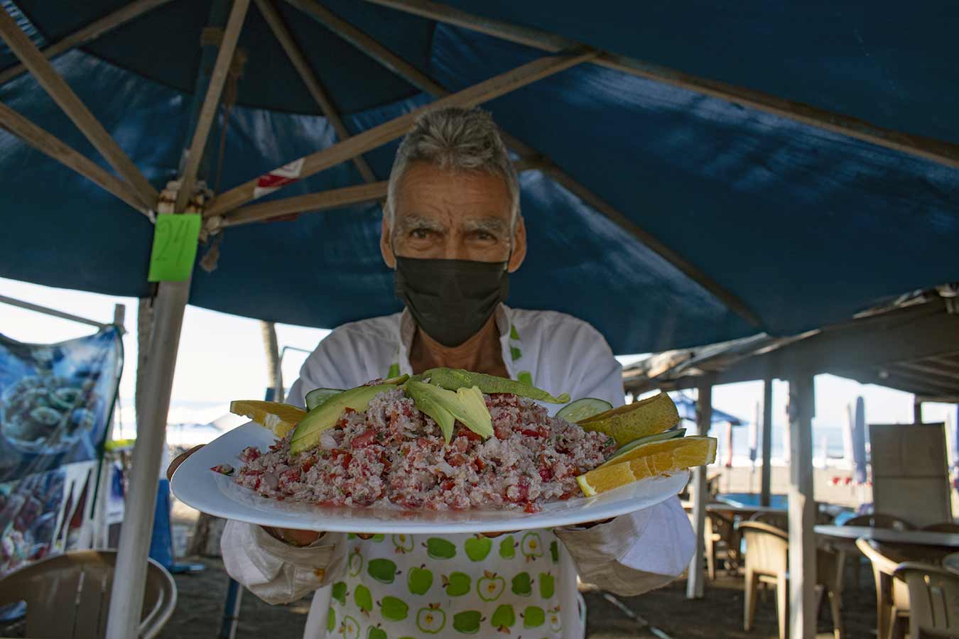 En las playas de Armería, encontrarás productos frescos del mar. Image