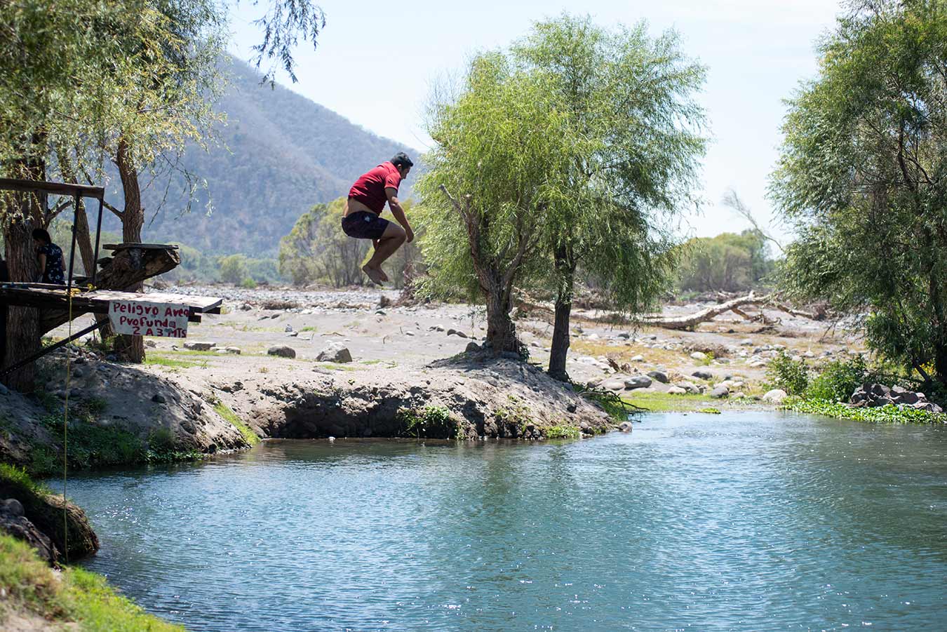 Lánzate a la aventura en La Piedra Acampanada Image