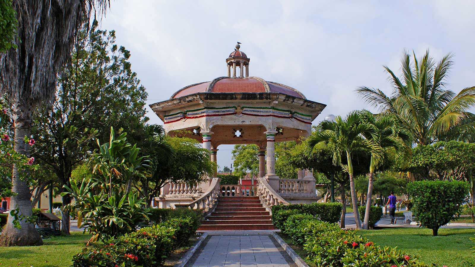 El jardín de Cuauhtémoc es el epicentro de las fiestas Charrotaurinas. Image