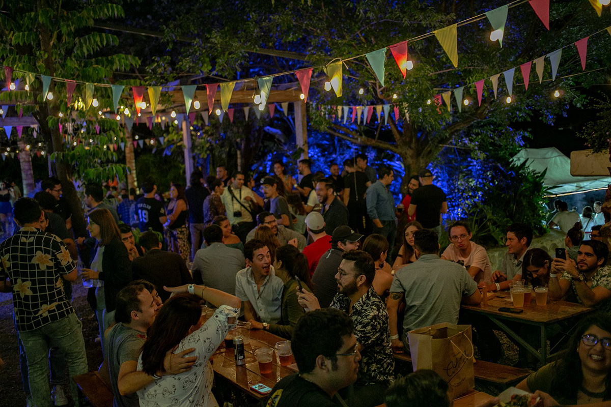 Terraza Trapiche, un lugar de encuentro para amantes de la cerveza artesanal, la buena comida y las buenas charlas Image